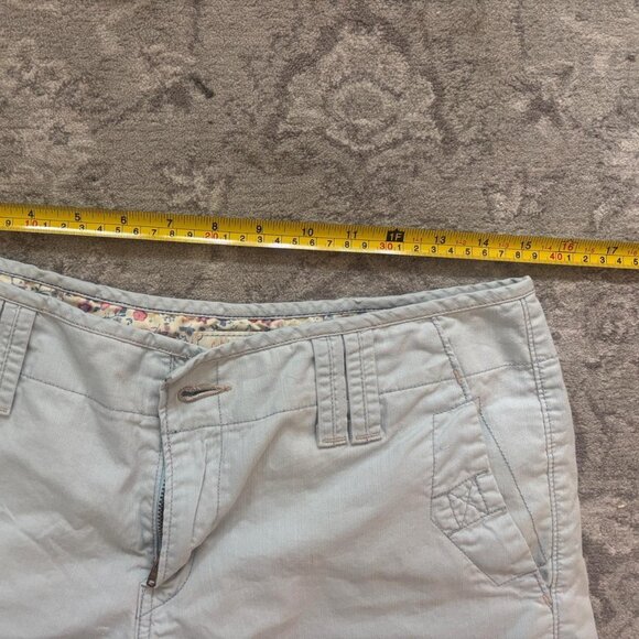 Levi's Women's Shorts - Picture 6 of 7